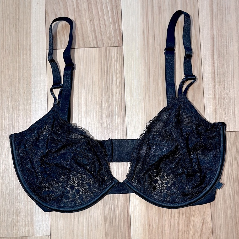 NWOT Victorias Secret Sexy Tee Unlined Demi Plunge Black Lace Bra in 34DDD